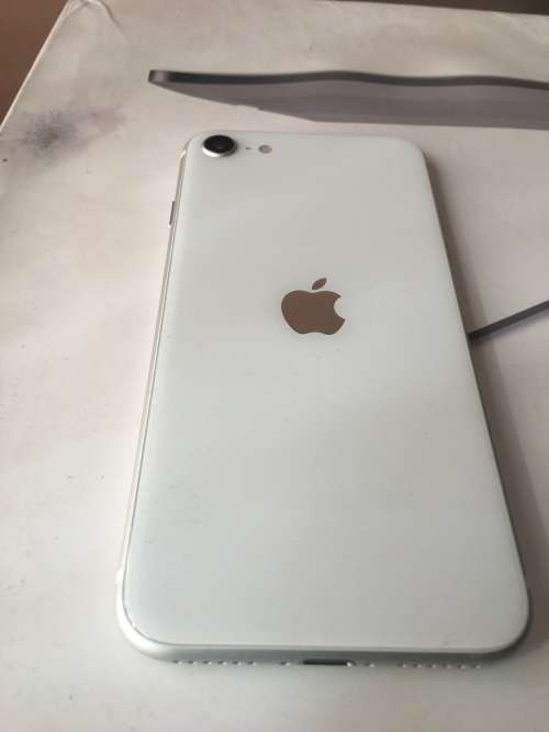 iPhone SE - 2nd - 2020|| 64GB || WHITE || Immaculate - Practcally NEW - Scratchless