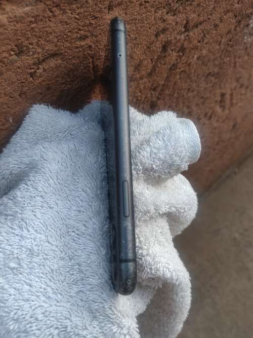 iPhone 11 || 64GB || Black || Good Condition || Please Read