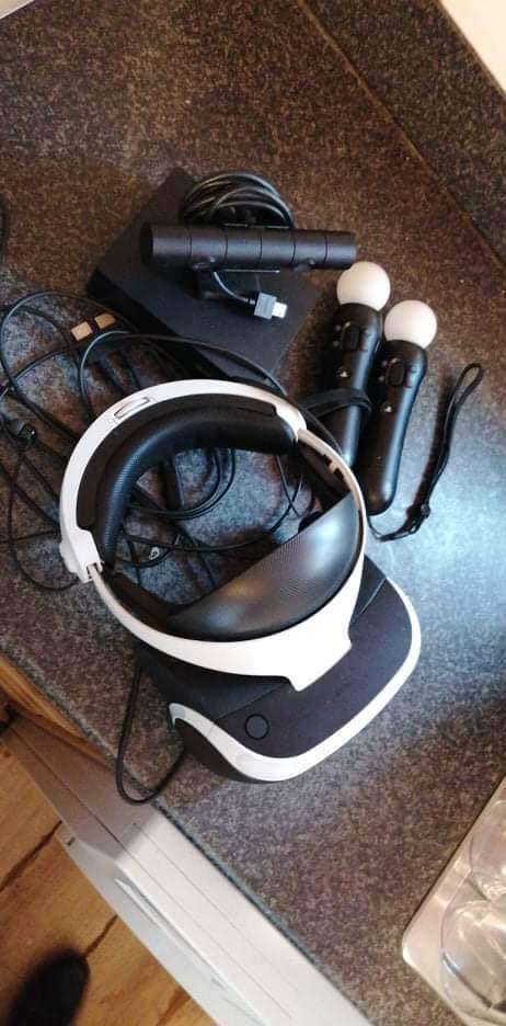 PSVR HEADSET INCLUDING 2 MOTION CONTROLLERS