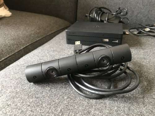 PSVR HEADSET INCLUDING 2 MOTION CONTROLLERS