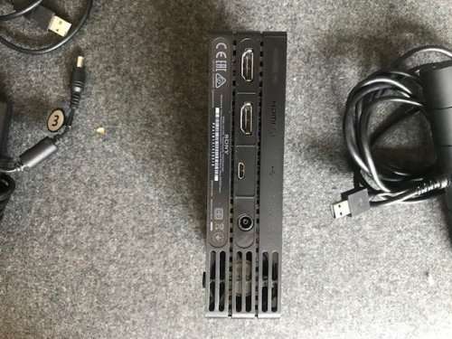 PSVR HEADSET INCLUDING 2 MOTION CONTROLLERS