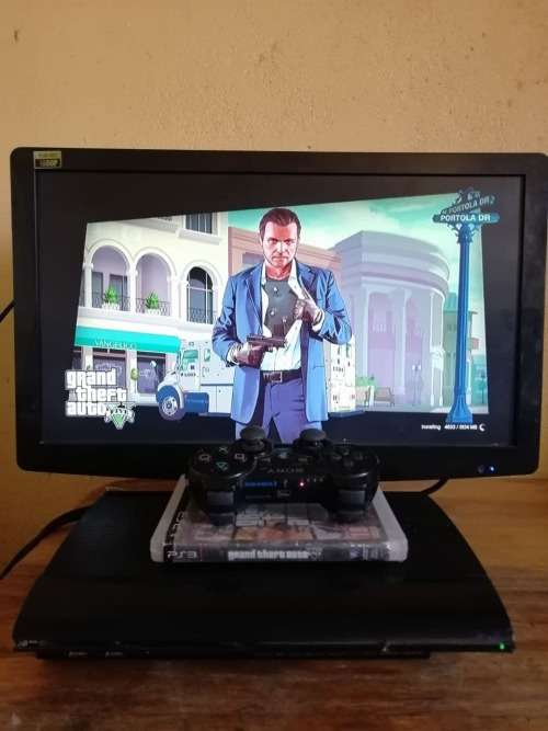 PS3 CONSOLE INCLUDING GTA V,FIFA 12,14and16 AND 3D Dot Game Heroes