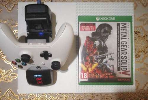 XBOX ONE S 500GB CONSOLE BUNDLE.