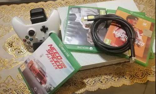 XBOX ONE S 500GB CONSOLE BUNDLE.