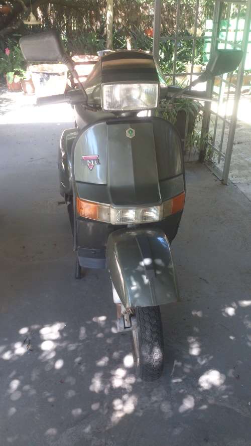 BARGAIN SEE PICTURES TWO SCOOTERS 1981 VESPA & A LML 150CC