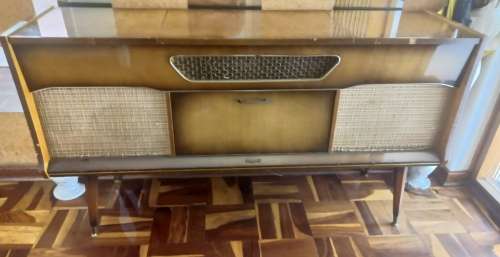 Antique Radio Gram