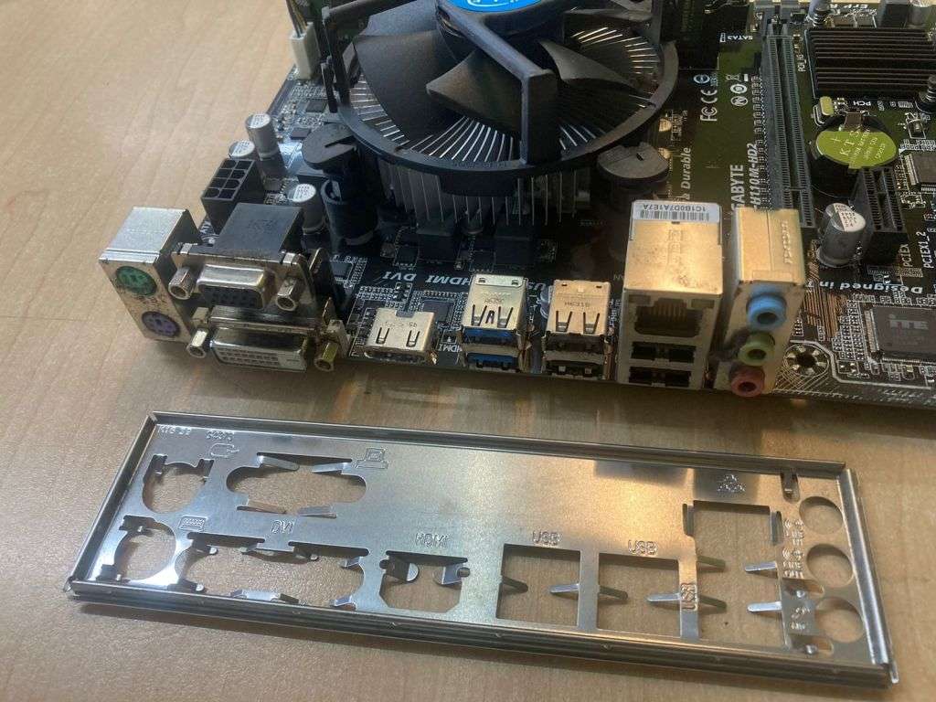 COMBO GIGABYTE H110M HD2 MOTHERBOARD + i5-6400 CPU 8th GEN + 8GB DDR4