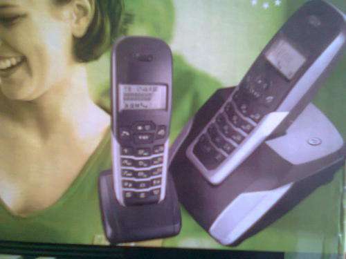 2 CORDLESS PHONE CLASSY LOOKING