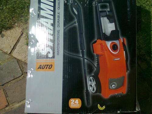 HIGH PRESSURE CLEANER WITH BUILT IN DETERGENT TANK