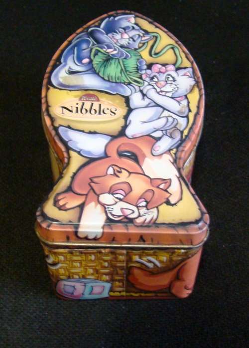 Beeno dog and Nibbles cat biscuit tins