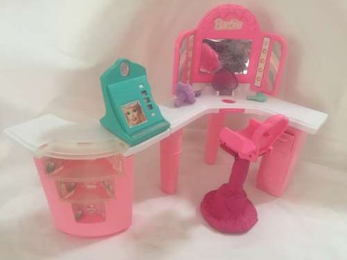 Mattel Barbie make up counter 1997