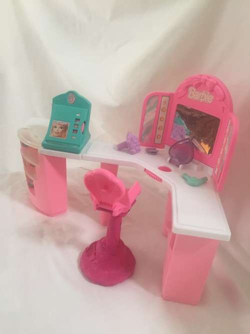 Mattel Barbie make up counter 1997