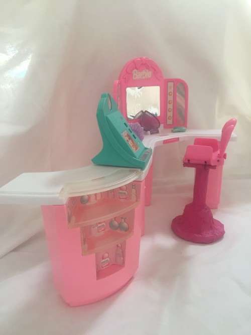 Mattel Barbie make up counter 1997