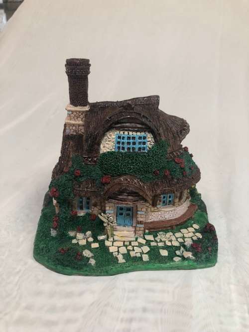 Polyresin miniature House ornament