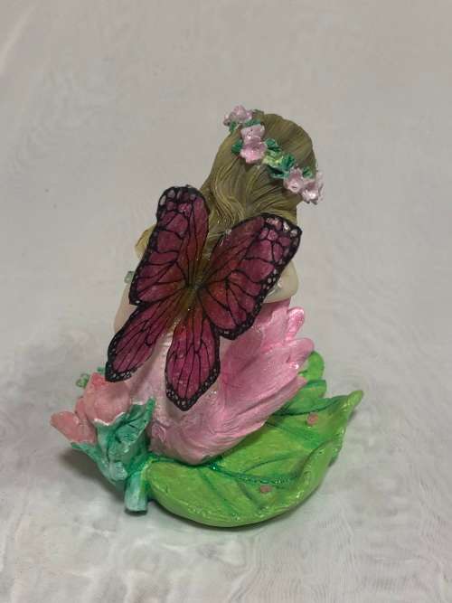 Fairy - Fairy sitting on a leaf - Polyresin fairy with beautiful resin wings