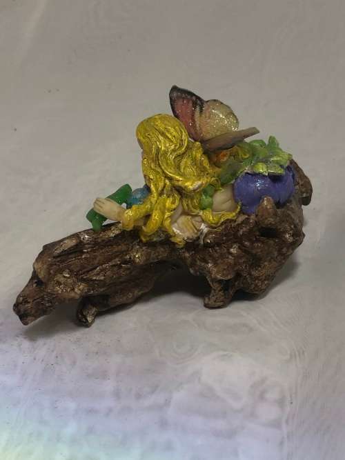 Fairy - Fairy on a tree stump - Polyresin fairy with beautiful resin wings