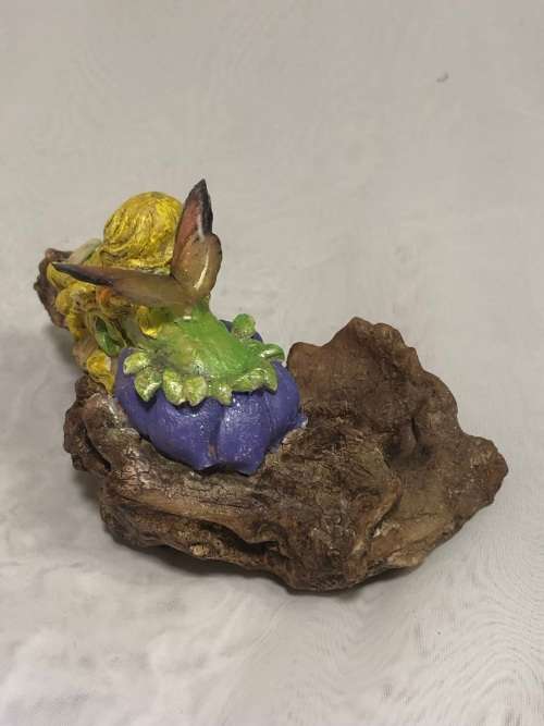 Fairy - Fairy on a tree stump - Polyresin fairy with beautiful resin wings