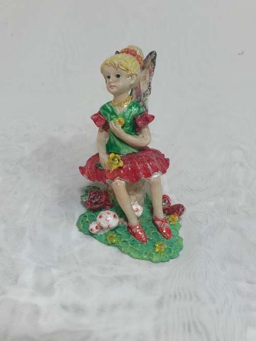 Fairy - Fairy on a mushroom - Polyresin fairy with beautiful resin wings