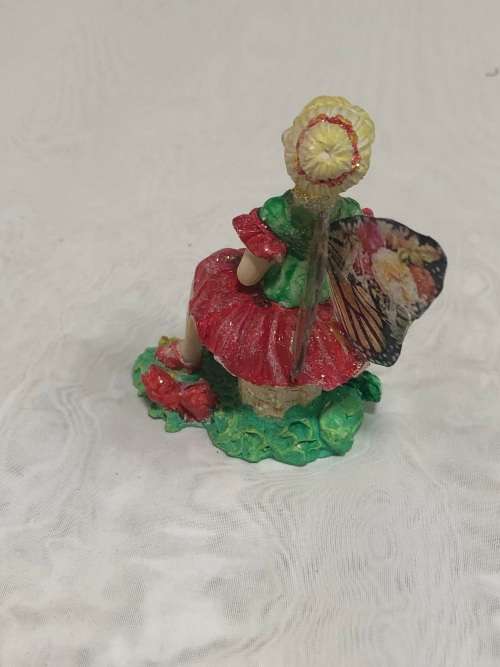 Fairy - Fairy on a mushroom - Polyresin fairy with beautiful resin wings