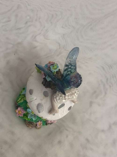 Fairy - Fairy sleeping on a toadstool - Polyresin fairy with beautiful resin wings