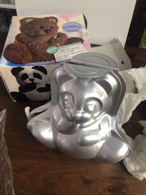Wilton Stand-up Cuddly Bear Shape Pan set in original Box