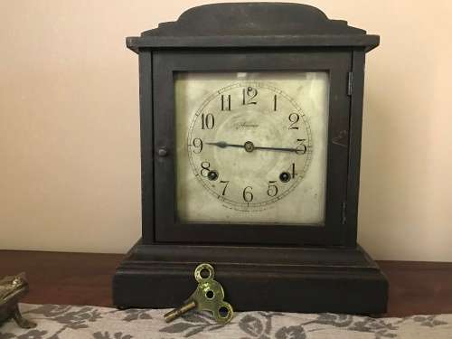 5 x Various clocks a bargain for the collector all at one sale.