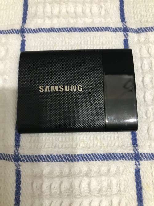 SAMSUNG 1TB USB3 SSD DRIVE