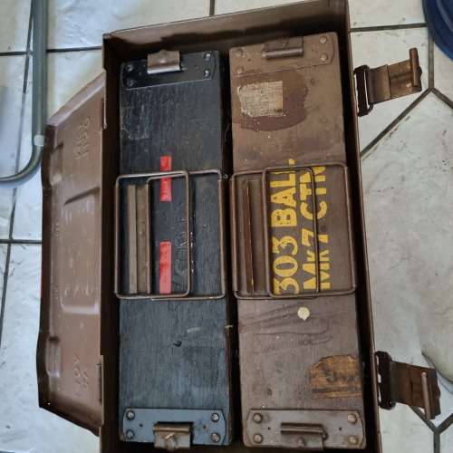 RHODESIA, ARMY 303 METAL AMMO BOX WITH TWO CONTAINERS FITTED INSIDE