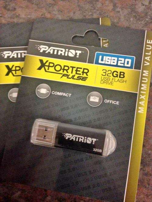 *NEW & SEALED* PATRIOT 32GB FLASH DISK DRIVE