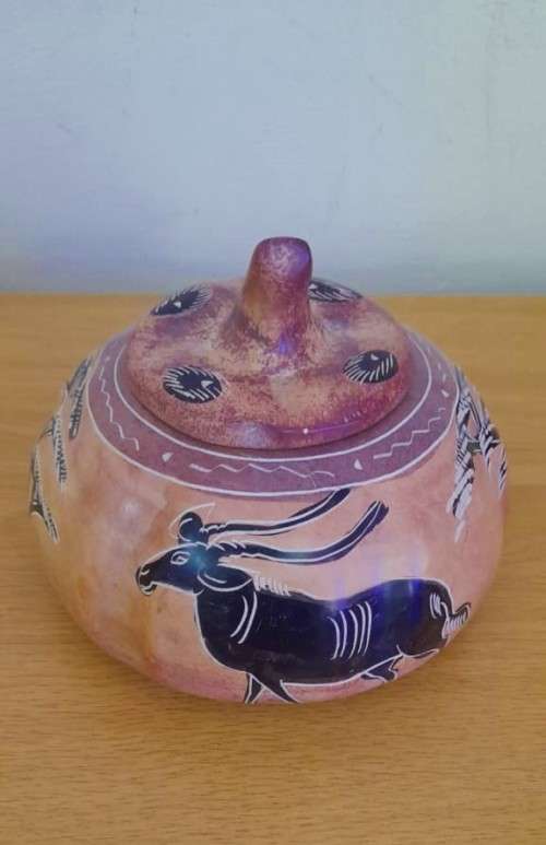 SOAPSTONE CALABASH / POT WITH SAN ROCK ART DESIGN