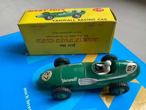 DINKY TOYS 1958-1965 Vanwall Racing Car