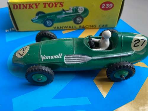 DINKY TOYS 1958-1965 Vanwall Racing Car