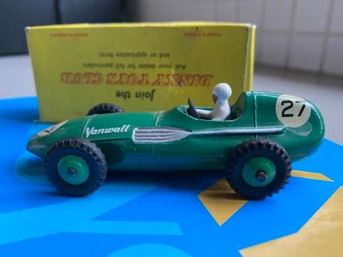 DINKY TOYS 1958-1965 Vanwall Racing Car