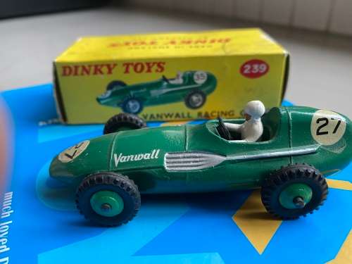 DINKY TOYS 1958-1965 Vanwall Racing Car