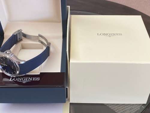LONGINES CONQUEST VHP (2019) Beautiful condition!