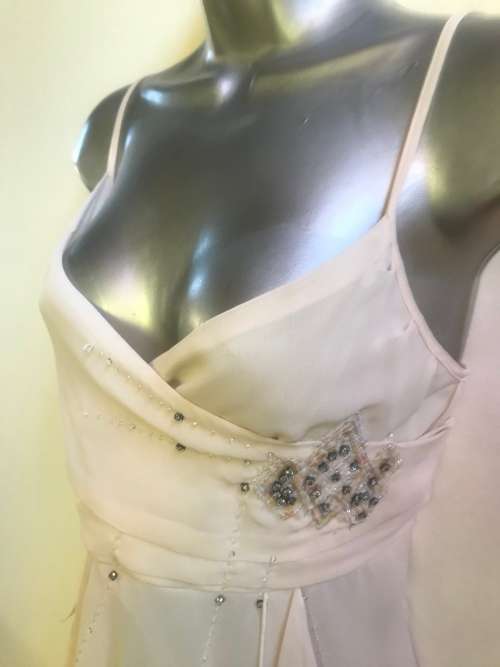 Suits a size 14 / 38 Kelso by Edgars cream embellished top posh!