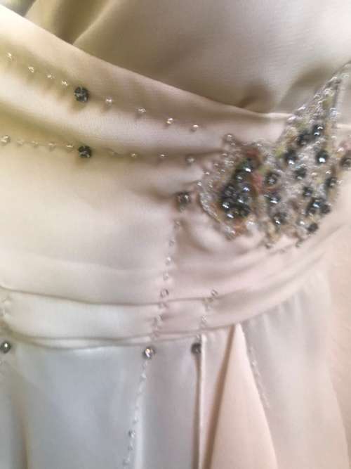 Suits a size 14 / 38 Kelso by Edgars cream embellished top posh!