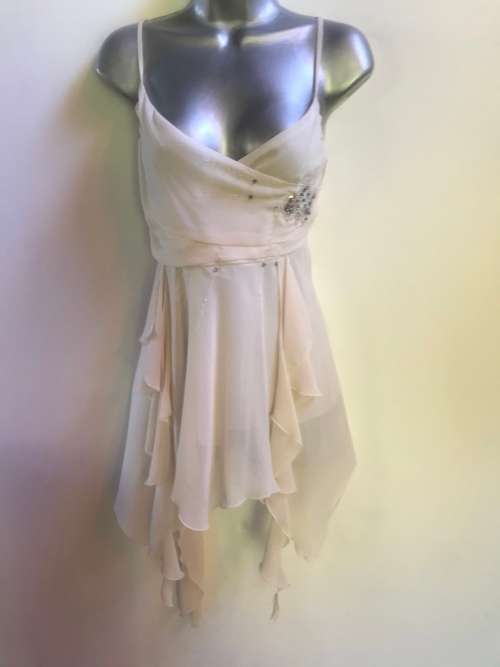 Suits a size 14 / 38 Kelso by Edgars cream embellished top posh!