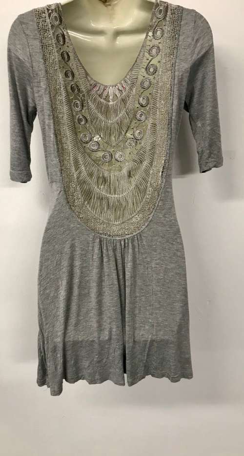 Suits 12 / 36 grey dress / top with back detail.