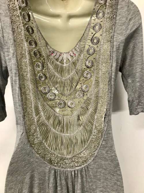 Suits 12 / 36 grey dress / top with back detail.