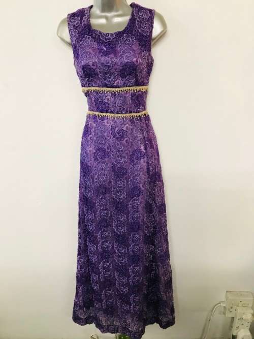8 - 10 / 32 - 34 purple and gold  vintage 1940s evening gown floor length.