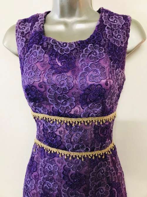 8 - 10 / 32 - 34 purple and gold  vintage 1940s evening gown floor length.