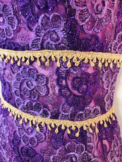 8 - 10 / 32 - 34 purple and gold  vintage 1940s evening gown floor length.