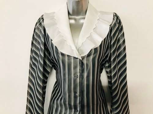 12 / 36 silver & white striped vintage blouse Peter Pan collar