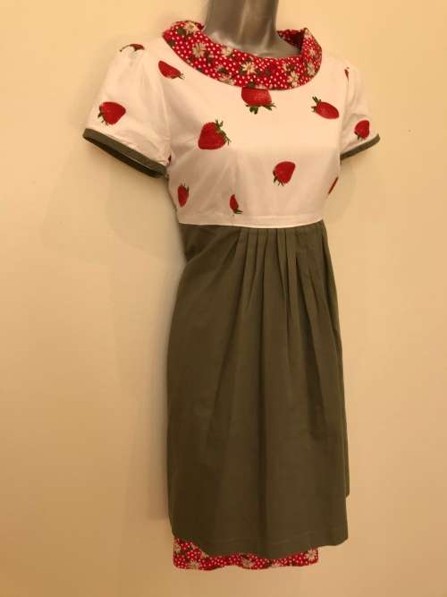 10 - 12 / 34 - 36 strawberrys and daisy's VINTAGE DRESS
