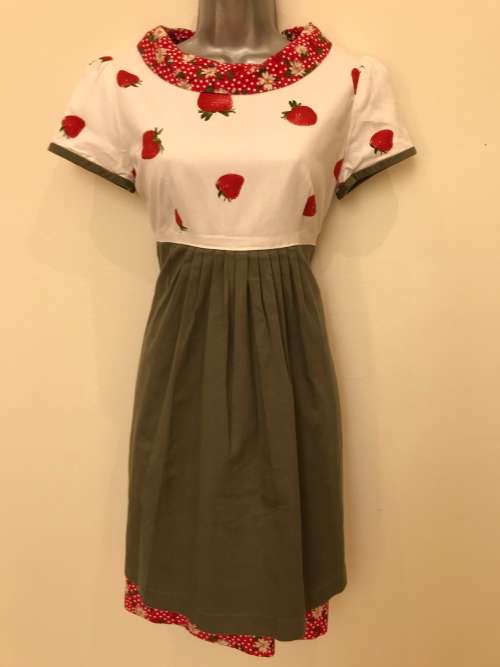 10 - 12 / 34 - 36 strawberrys and daisy's VINTAGE DRESS