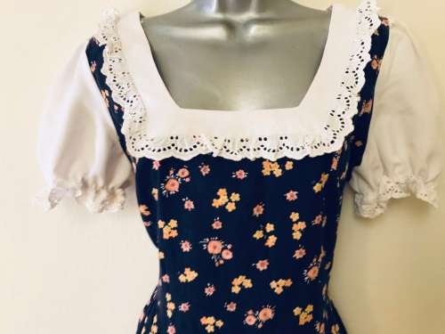 12 / 36 prairie dress with collar vintage designer is CORONET