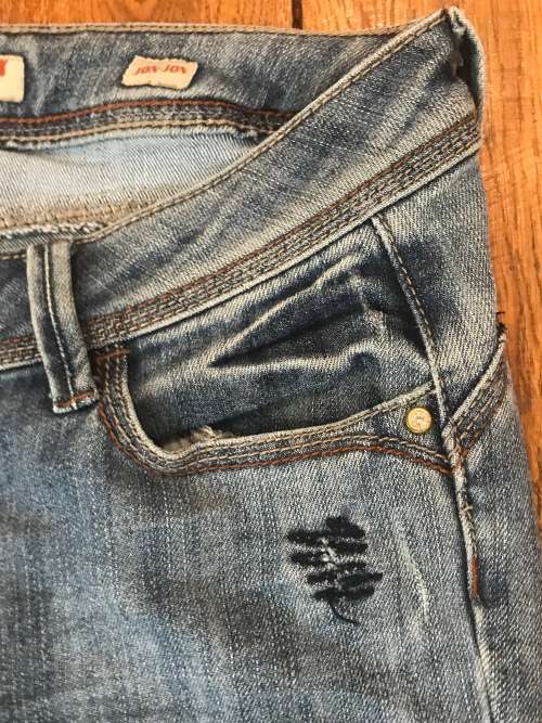 10 / 34 Designer is SISSY BOY Jon Jon SKINNY jeans