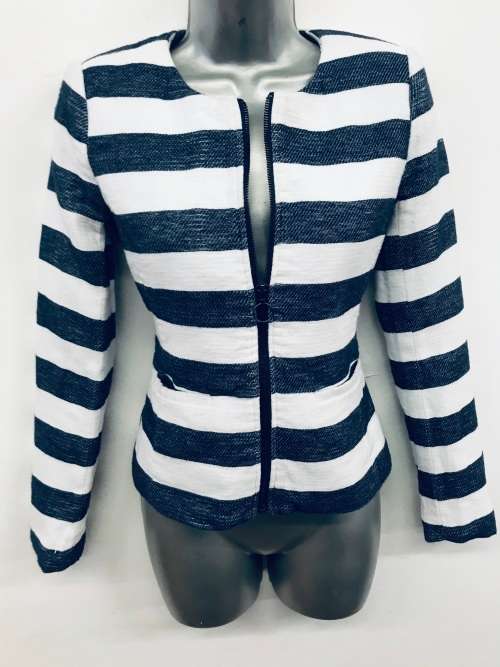 10 / 34 lined striped jacket - quality jacket fitted. Lovely on.