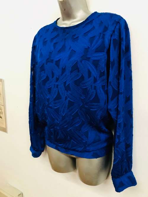 12/36 to 14 / 38 VINTAGE KRESIV INTERNATIONAL blouse shirt ornate. Stunning.